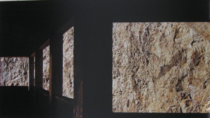 Sin titulo (pared con puerta de luz)